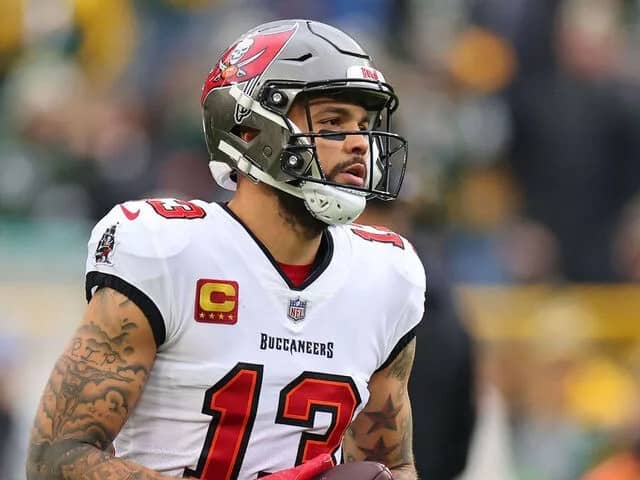 Mike Evans not leaving